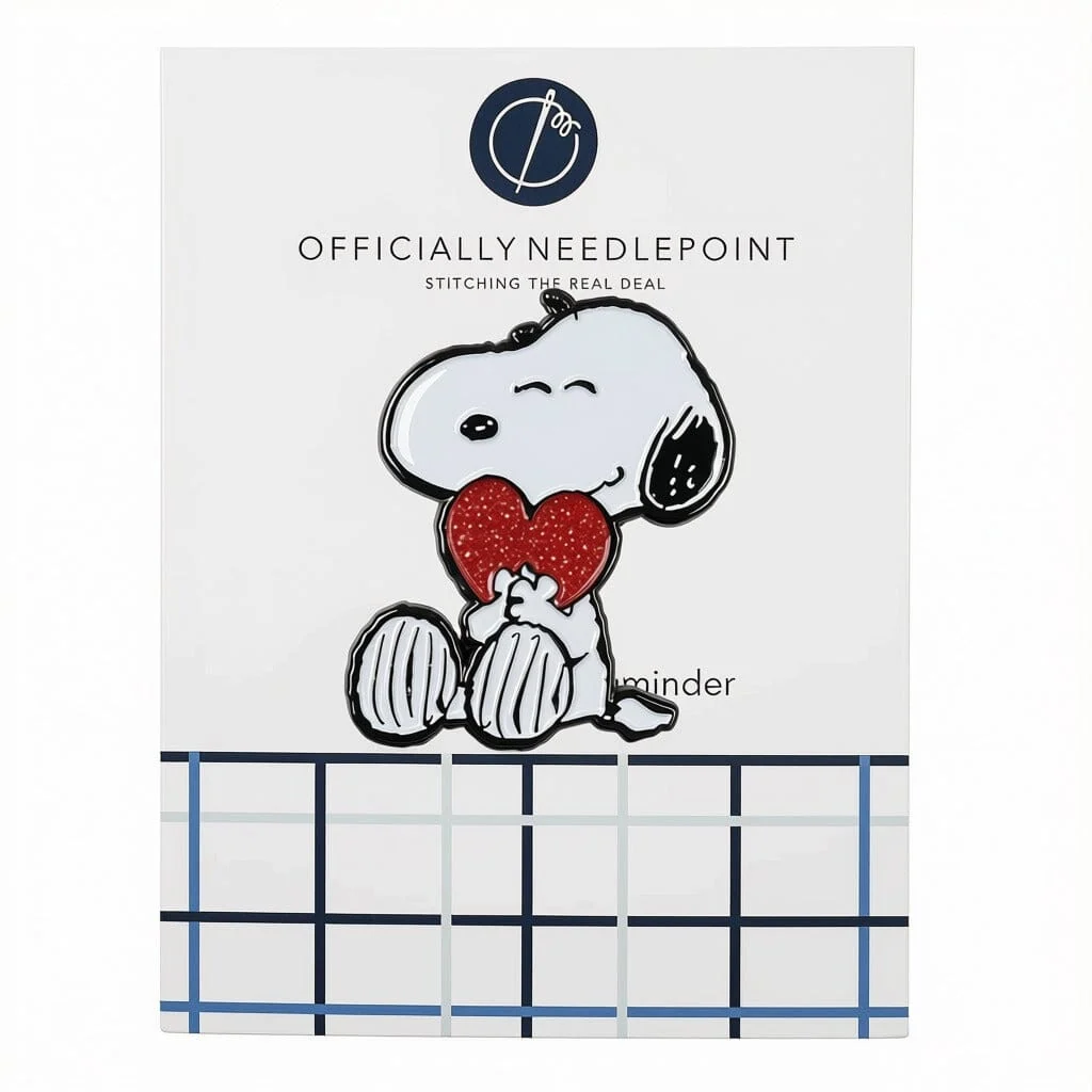 Snoopy Hugging Glitter Heart Needle Minder